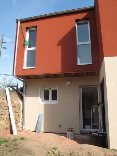 MAISONS  presque JUMELLES : faade sur terrasse